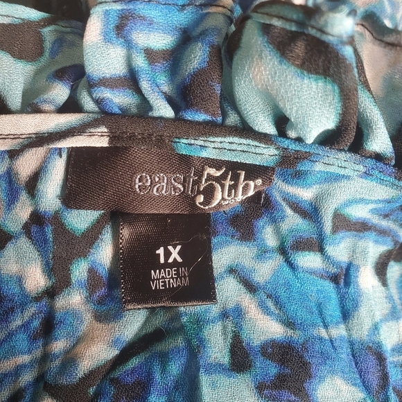 East 5th Women’s Deep Blue Ruffle Wrap Blouse Size 1X Plus Size Butterfly - Picture 8 of 10